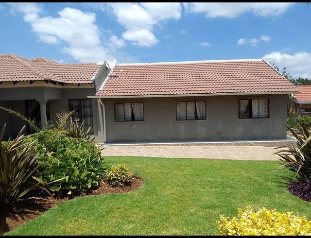 3 BEDROOM FREEHOLD TO LET IN COSMO CITY